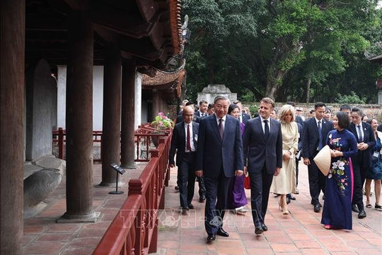 Tổng Bí thư Tô Lâm và Tổng thống Pháp thăm Văn Miếu - Quốc Tử Giám