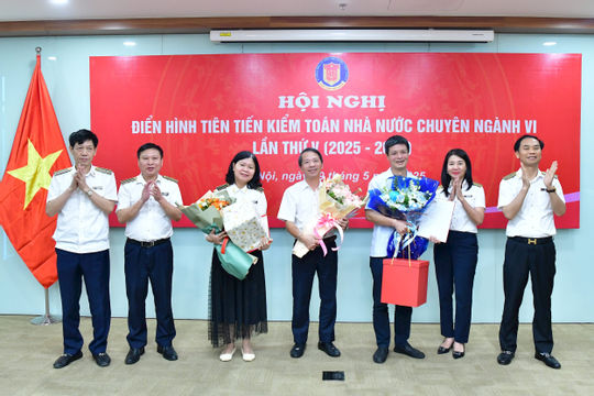 KTNN chuyên ngành VI trao Quyết định nghỉ hưu đối với 3 công chức