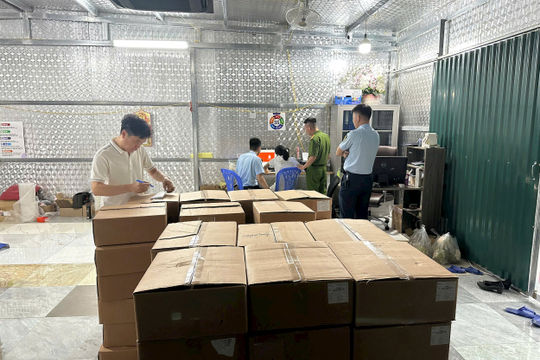 Hà Nội: Liên tiếp ra quân triệt phá hàng giả, hàng nhập lậu  Hà Nội: Liên tiếp ra quân triệt phá hàng giả, hàng nhập lậu