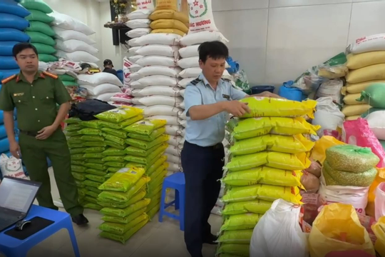 Hà Nội: Hàng loạt cửa hàng kinh doanh gạo ST25 giả mạo Hà Nội: Hàng loạt cửa hàng kinh doanh gạo ST25 giả mạo
