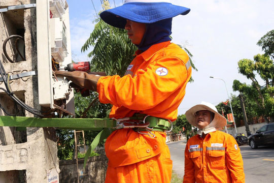 EVN đảm bảo cung ứng điện an toàn, ổn định trong 5 tháng đầu năm 2025 EVN đảm bảo cung ứng điện an toàn, ổn định trong 5 tháng đầu năm 2025