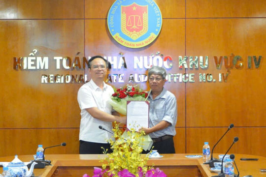 KTNN khu vực IV: Trao Quyết định nghỉ hưu trước tuổi đối với công chức