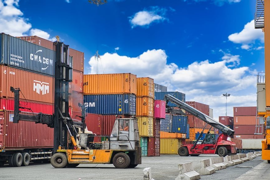 Khu vực kinh tế trong nước nhập siêu 12,42 tỷ USD Khu vực kinh tế trong nước nhập siêu 12,42 tỷ USD