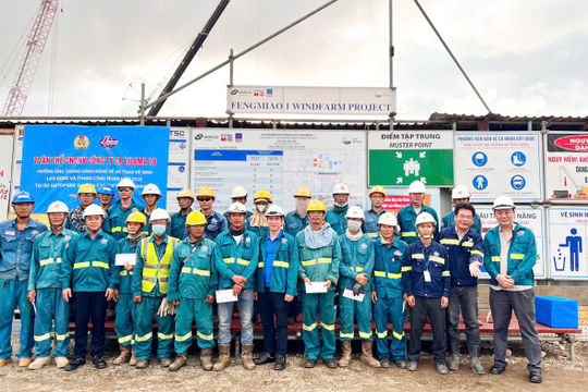 Công đoàn LILAMA tặng 600 suất quà tới người lao động nhân dịp Tháng Công nhân  Công đoàn LILAMA tặng 600 suất quà tới người lao động nhân dịp Tháng Công nhân