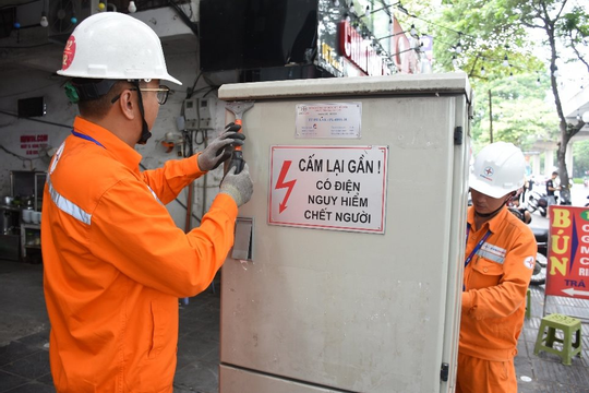 EVNHANOI: Cảnh báo an toàn tại các trạm biến áp, tủ điện  EVNHANOI: Cảnh báo an toàn tại các trạm biến áp, tủ điện