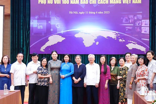 Tôn vinh vai trò phụ nữ trong 100 năm phát triển Báo chí Cách mạng 