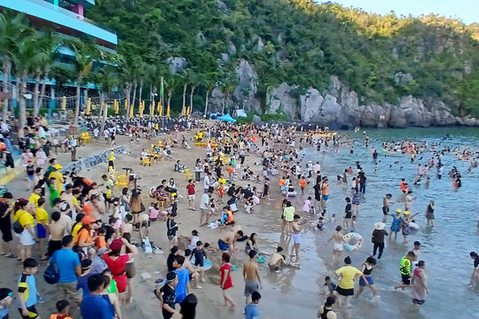 Du lịch biển: Đánh thức tiềm năng kinh tế xanh từ đại dương