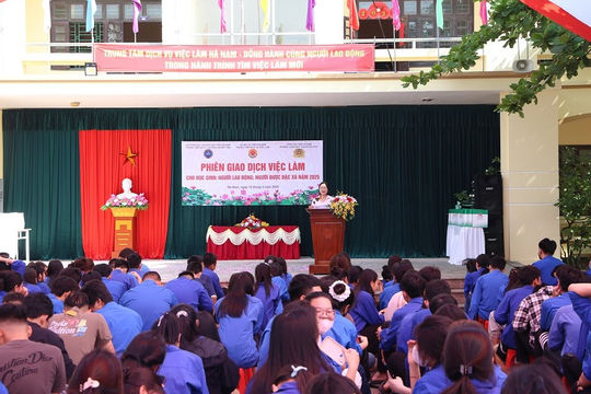 Tổ chức Phiên giao dịch việc làm cho học sinh, người lao động, người được đặc xá  Tổ chức Phiên giao dịch việc làm cho học sinh, người lao động, người được đặc xá