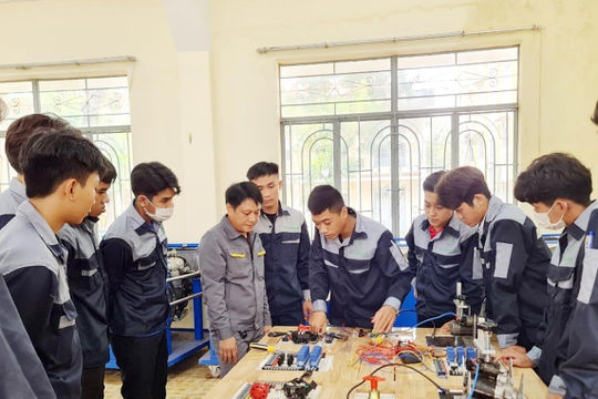 Ứng dụng chuyển đổi số trong tuyển dụng gắn với phân luồng đào tạo nghề Ứng dụng chuyển đổi số trong tuyển dụng gắn với phân luồng đào tạo nghề