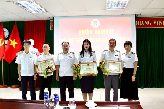 Xây dựng và nhân rộng điển hình tiên tiến trong công tác thi đua, khen thưởng