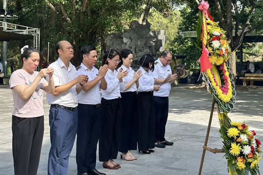 Hành trình về miền đất anh hùng