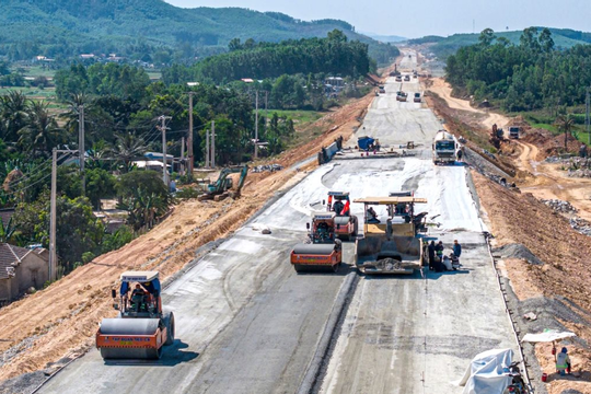 Hoàn thiện phần đường cao tốc Quảng Ngãi - Hoài Nhơn trước ngày 30/9