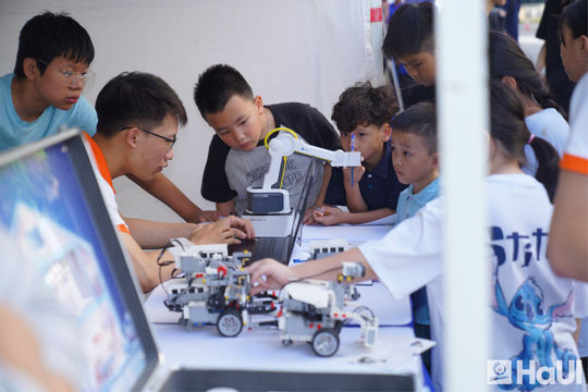 HaUI: Thắp lửa đam mê, thỏa sức sáng tạo tại Ngày hội Kỹ thuật 2025 