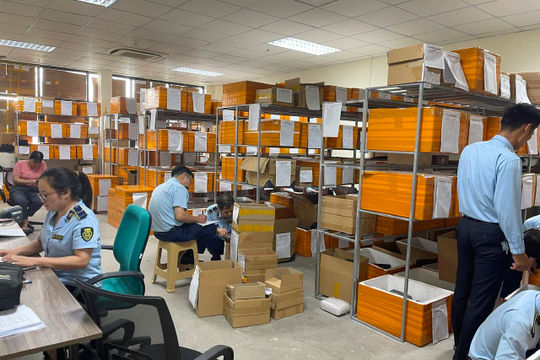 Hà Nội quyết liệt lập lại trật tự thị trường: Hơn 2.000 vụ vi phạm bị xử lý