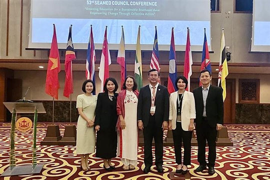 Chung tay triển khai Giáo dục xanh vì một tương lai bền vững Chung tay triển khai Giáo dục xanh vì một tương lai bền vững