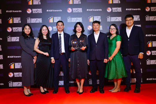 Vietcombank tiếp tục được vinh danh và nhận cú đúp giải thưởng Quản trị rủi ro