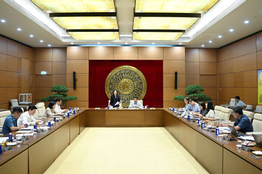 Phát triển nguồn nhân lực đáp ứng yêu cầu của 4 Nghị quyết trụ cột