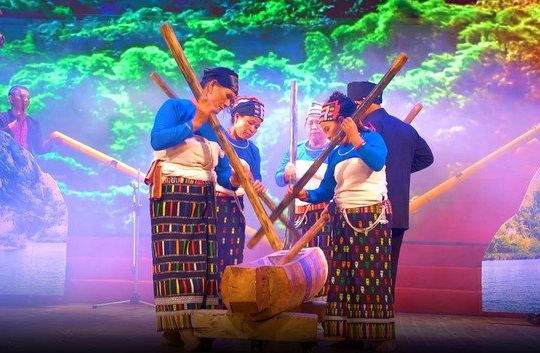 Tôn vinh bản sắc văn hóa Việt qua Hội diễn “Câu hò nối những dòng sông” Tôn vinh bản sắc văn hóa Việt qua Hội diễn “Câu hò nối những dòng sông”