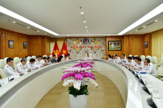 Khẩn trương tiếp thu góp ý, hoàn thiện 4 Nghị quyết chuyên đề toàn khóa