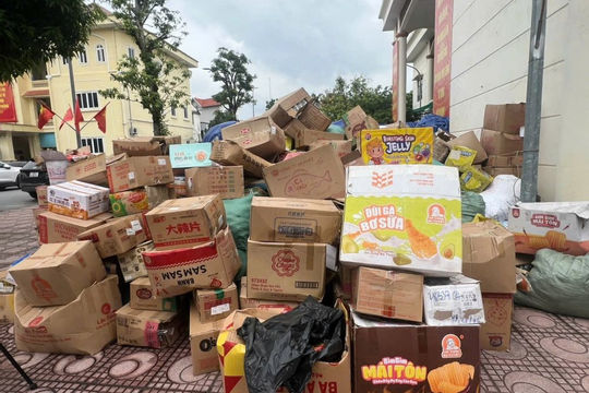 Hà Nội: Tiêu huỷ 25 tấn bánh kẹo không rõ nguồn gốc ở La Phù Hà Nội: Tiêu huỷ 25 tấn bánh kẹo không rõ nguồn gốc ở La Phù