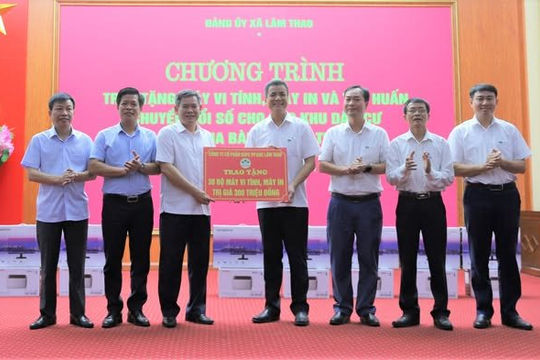 Supe Lâm Thao trao tặng 30 bộ máy tính, máy in cho xã Lâm Thao (Phú Thọ)  Supe Lâm Thao trao tặng 30 bộ máy tính, máy in cho xã Lâm Thao (Phú Thọ)