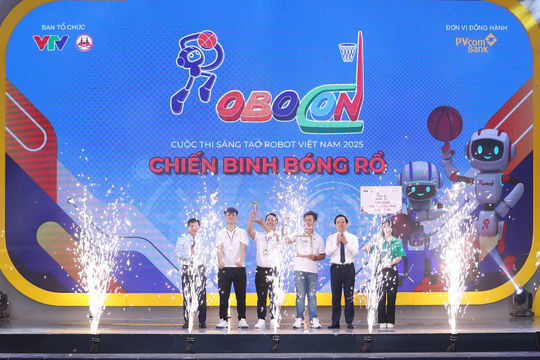 PVcomBank khẳng định sứ mệnh cộng đồng cùng Robocon 2025