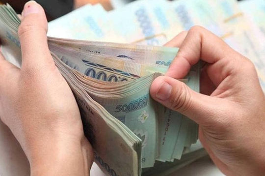 Bố trí hơn 76,7 nghìn tỷ đồng tăng lương cho cán bộ, công chức, viên chức Bố trí hơn 76,7 nghìn tỷ đồng tăng lương cho cán bộ, công chức, viên chức