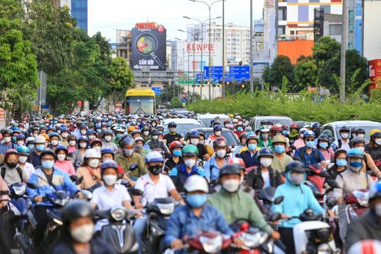 TPHCM: Đến 2029, chuyển đổi toàn bộ xe 2 bánh xăng sang điện cho tài xế công nghệ TPHCM: Đến 2029, chuyển đổi toàn bộ xe 2 bánh xăng sang điện cho tài xế công nghệ