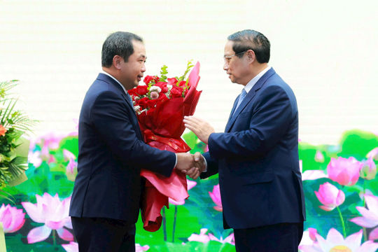 Trao quyết định quyền Bộ trưởng Bộ Nông nghiệp và Môi trường cho ông Trần Đức Thắng