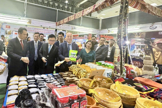 Hội chợ thương mại Việt - Lào quy mô lớn Hội chợ thương mại Việt - Lào quy mô lớn