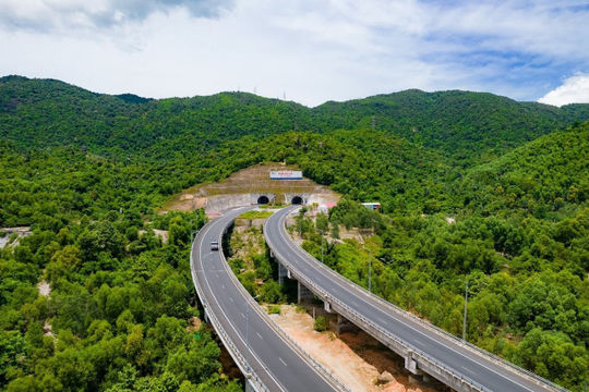 Hành trình 40 năm “Nghĩ khác biệt, tạo cách biệt” nâng tầm hạ tầng giao thông quốc gia Hành trình 40 năm “Nghĩ khác biệt, tạo cách biệt” nâng tầm hạ tầng giao thông quốc gia