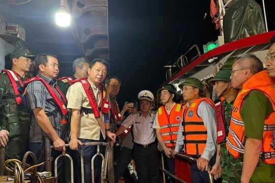 Hỗ trợ, thăm hỏi nạn nhân vụ lật tàu trên Vịnh Hạ Long Hỗ trợ, thăm hỏi nạn nhân vụ lật tàu trên Vịnh Hạ Long