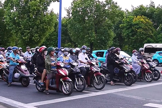 Chuyển đổi xe máy xăng - từ chính sách đến thực tiễn Chuyển đổi xe máy xăng - từ chính sách đến thực tiễn