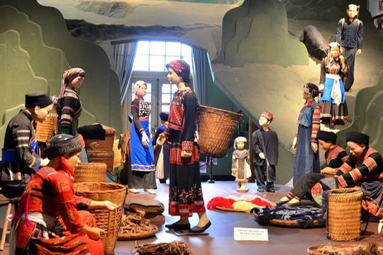 Đổi mới tiếp cận, phát huy bản sắc văn hóa dân tộc Đổi mới tiếp cận, phát huy bản sắc văn hóa dân tộc