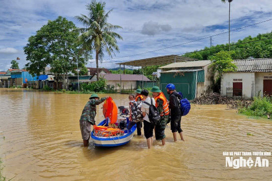 Nghệ An: Quyết liệt, kịp thời ứng phó, khắc phục hậu quả lũ lụt Nghệ An: Quyết liệt, kịp thời ứng phó, khắc phục hậu quả lũ lụt