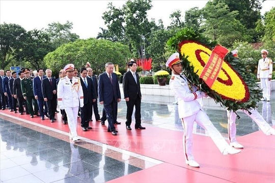 Lãnh đạo Đảng, Nhà nước dâng hương tưởng niệm các Anh hùng liệt sĩ và vào Lăng viếng Chủ tịch Hồ Chí Minh Lãnh đạo Đảng, Nhà nước dâng hương tưởng niệm các Anh hùng liệt sĩ và vào Lăng viếng Chủ tịch Hồ Chí Minh