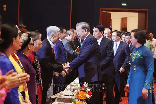 Tổng Bí thư Tô Lâm: Chăm lo, thực hiện chính sách ưu đãi người có công là bổn phận, nhiệm vụ thường xuyên, lâu dài Tổng Bí thư Tô Lâm: Chăm lo, thực hiện chính sách ưu đãi người có công là bổn phận, nhiệm vụ thường xuyên, lâu dài