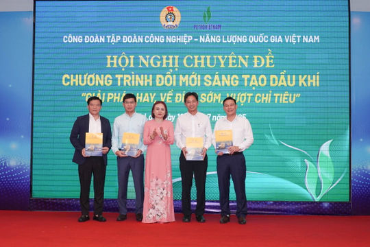 PV GAS được vinh danh tại Hội nghị chuyên đề do Công đoàn Petrovietnam tổ chức PV GAS được vinh danh tại Hội nghị chuyên đề do Công đoàn Petrovietnam tổ chức