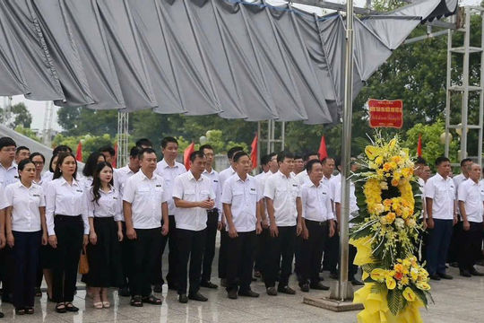 KTNN khu vực XI dâng hương tưởng niệm các anh hùng, liệt sỹ KTNN khu vực XI dâng hương tưởng niệm các anh hùng, liệt sỹ