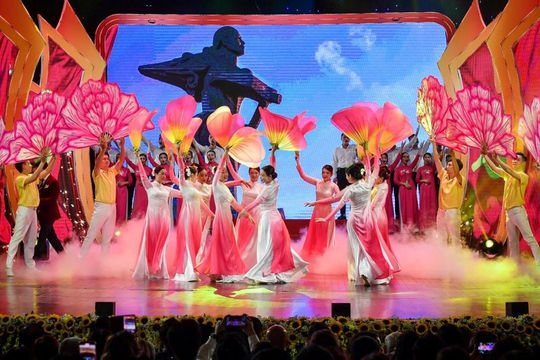 Giai điệu tháng Chín – Mừng Tổ quốc 80 mùa hoa