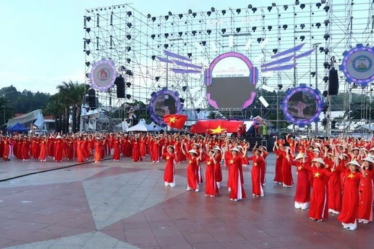 Khơi dậy tinh thần yêu nước từ Khối xếp hình nghệ thuật mừng Quốc khánh 2/9 Khơi dậy tinh thần yêu nước từ Khối xếp hình nghệ thuật mừng Quốc khánh 2/9