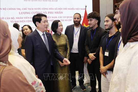 Chủ tịch nước Lương Cường gặp gỡ cộng đồng người Việt Nam tại Ai Cập