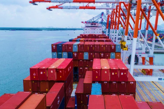 Tăng xuất siêu sang Hoa Kỳ, nhập siêu từ Trung Quốc