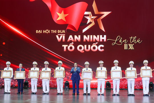 Lực lượng Công an nhân dân được tặng thưởng Huân chương Sao Vàng lần thứ năm