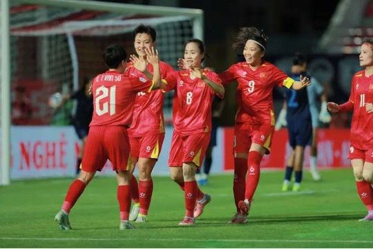 Ba chiến thắng giúp tuyển nữ Việt Nam giữ vị trí số 1 khu vực