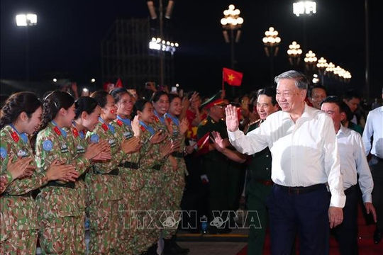 Tổng Bí thư Tô Lâm dự chương trình chính luận nghệ thuật 'Dưới cờ vinh quang'