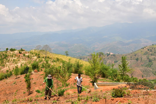 Quyết tâm giảm tỷ lệ hộ nghèo, xóa hết nhà tạm, nhà dột nát