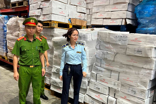 Hà Nội: Hơn 15 tấn xương lợn đông lạnh quá hạn bị thu giữ 