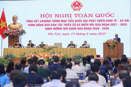 Giúp đồng bào dân tộc thiểu số thoát nghèo, làm giàu Giúp đồng bào dân tộc thiểu số thoát nghèo, làm giàu