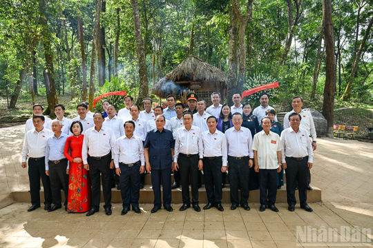 Trở về nguồn - Hướng tới tương lai